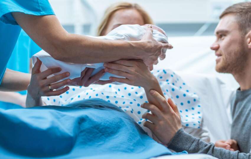Wybór miejsca porodu – Zalety i wady porodu domowego, w szpitalu, oraz w birthing center